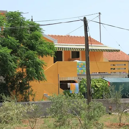 8293c Apartment *
