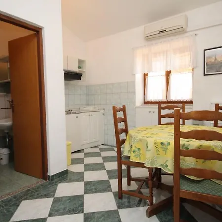 Apartment 8293c